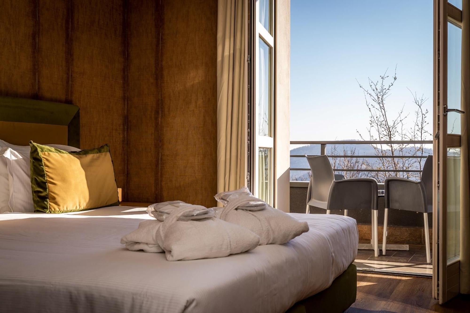 Phi Hotel Piajo نيمْبرو المظهر الخارجي الصورة