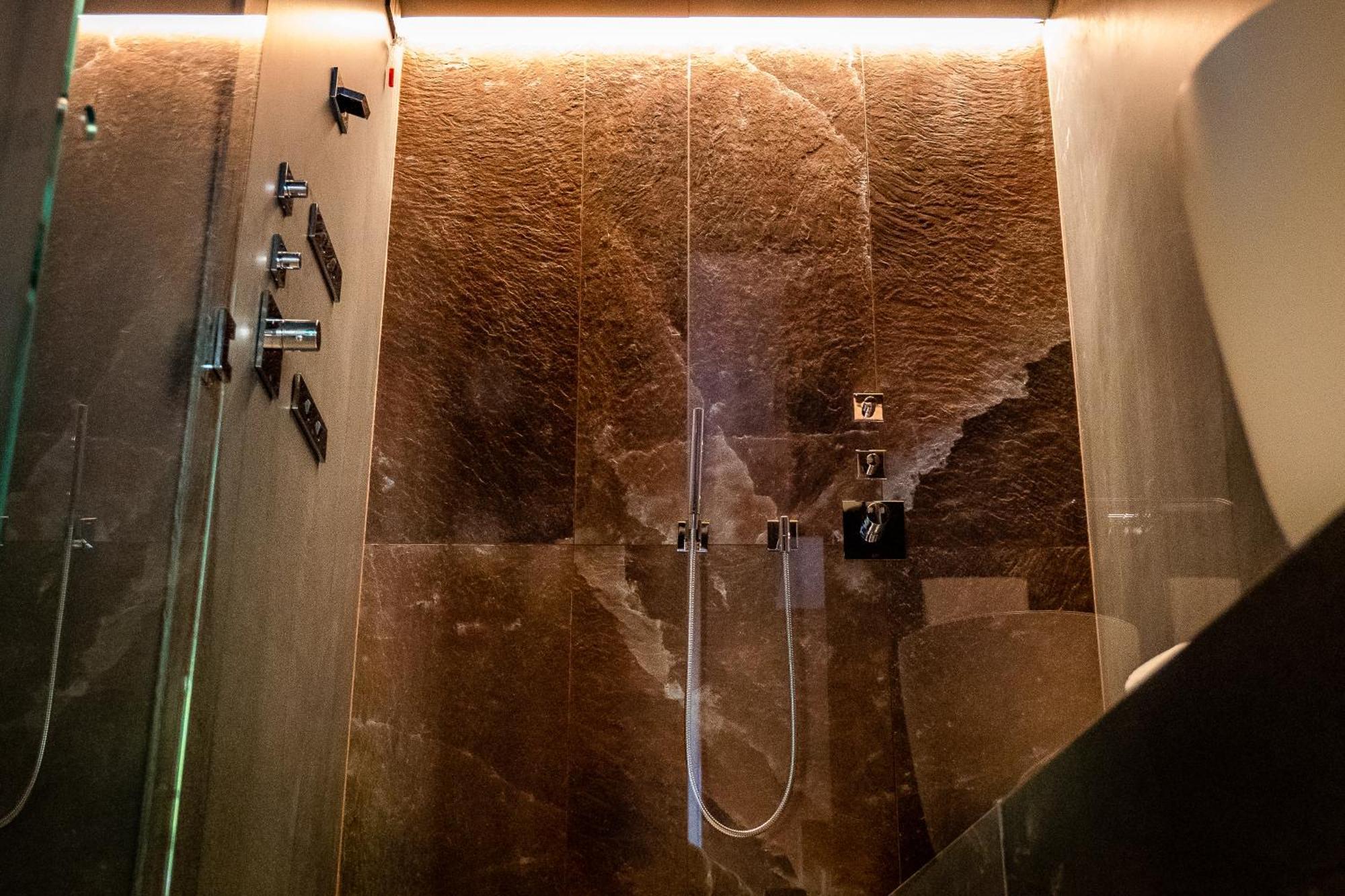 Phi Hotel Piajo نيمْبرو المظهر الخارجي الصورة