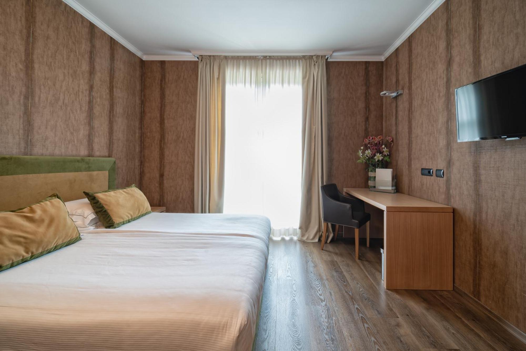 Phi Hotel Piajo نيمْبرو المظهر الخارجي الصورة